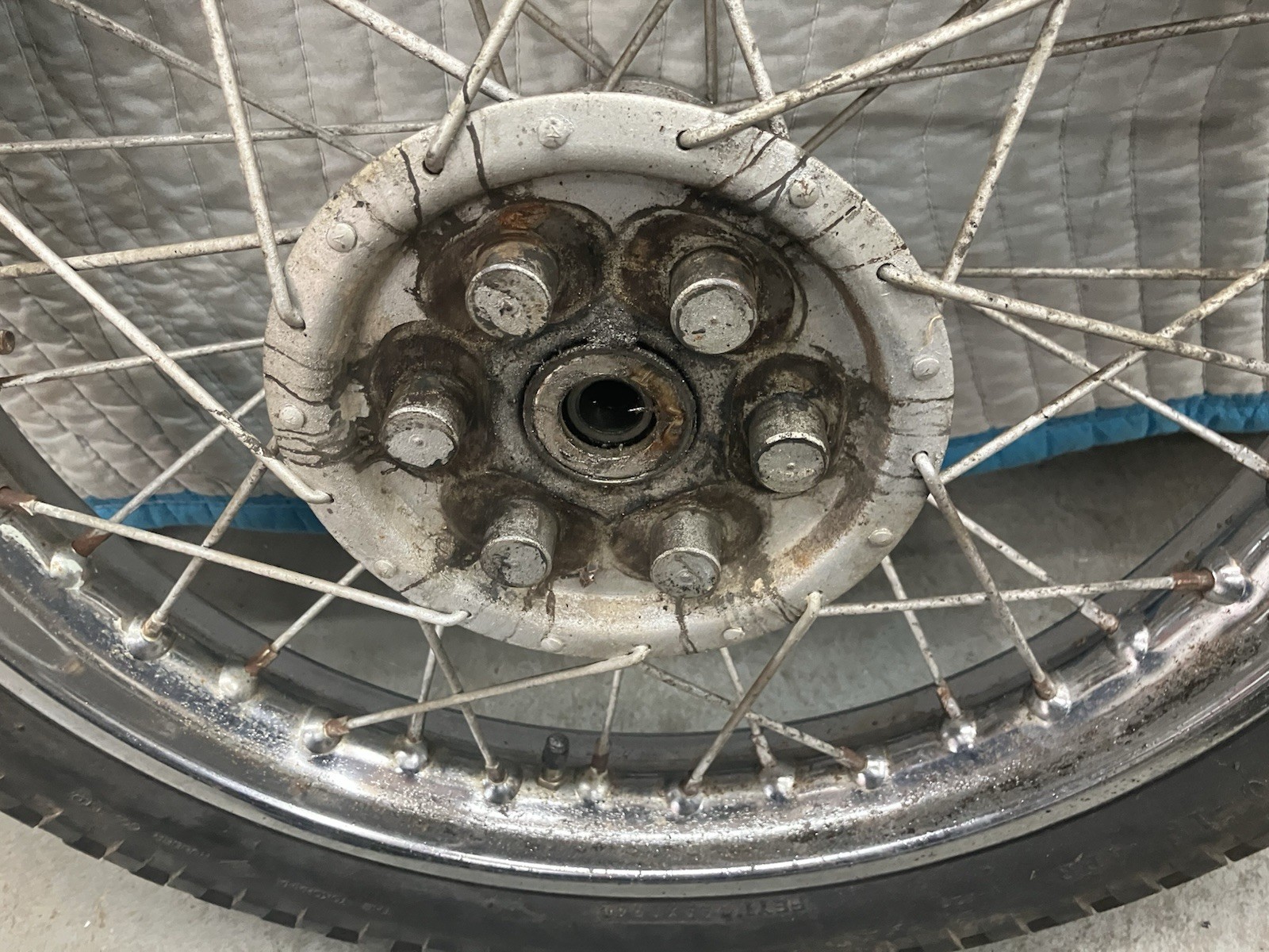 1974-1978 Aermacchi Harley Davidson SX175/250 18″ rear wheel assy w/tire USED