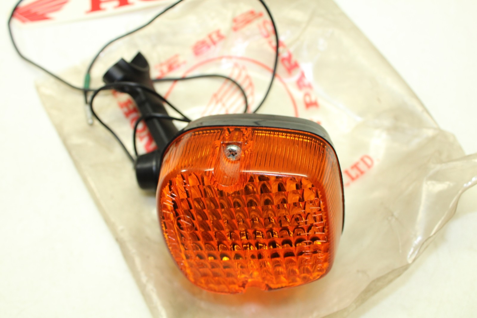 NOS Genuine HONDA XL250 XL250S XL500S FRONT LEFT TURN SIGNAL OEM # 33350-435-670
