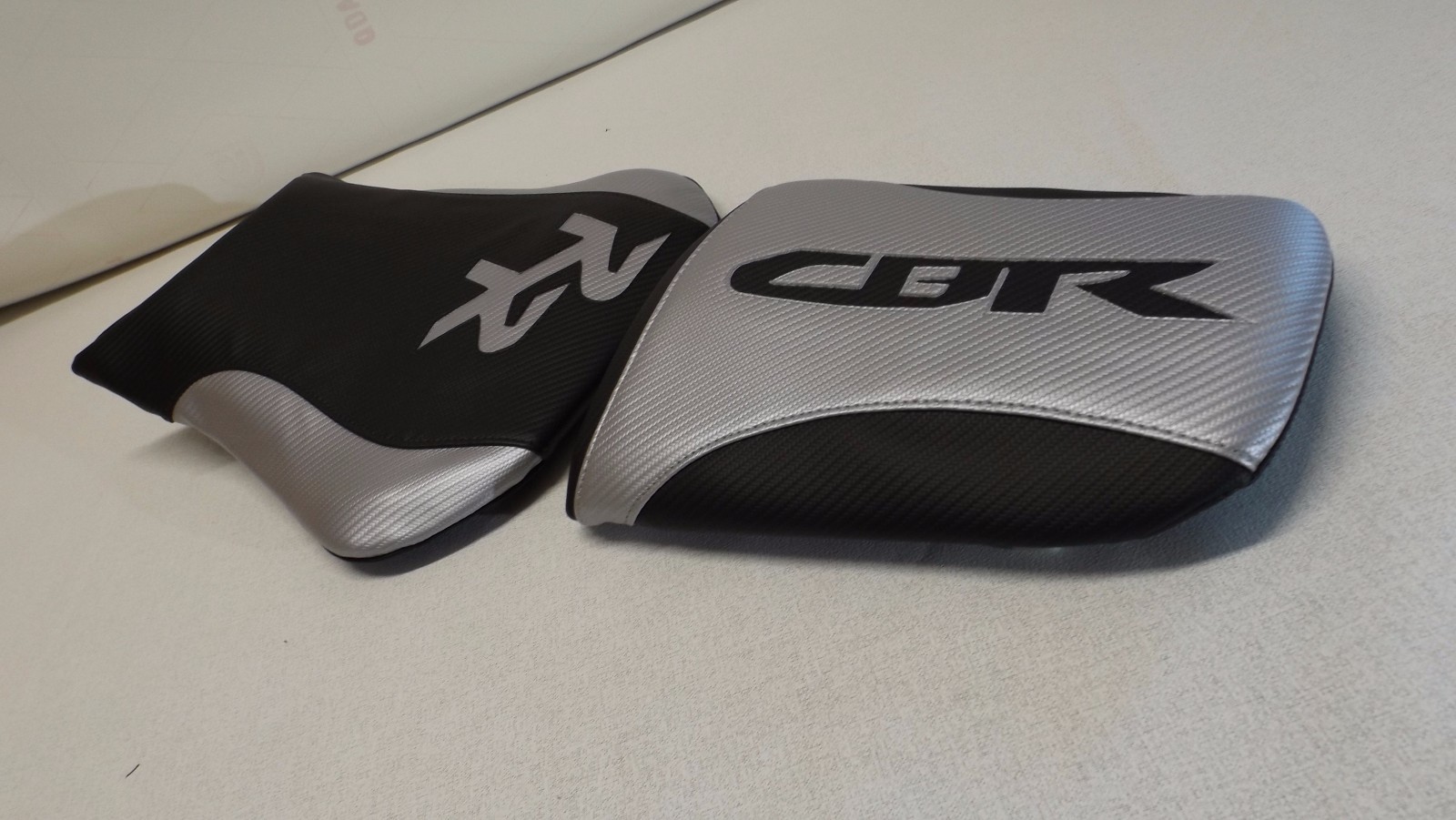 HONDA 2005/2006 CBR600RR BLACK VINYL CF TEXTURE/SILVER FRONT & REAR SEAT COVERS
