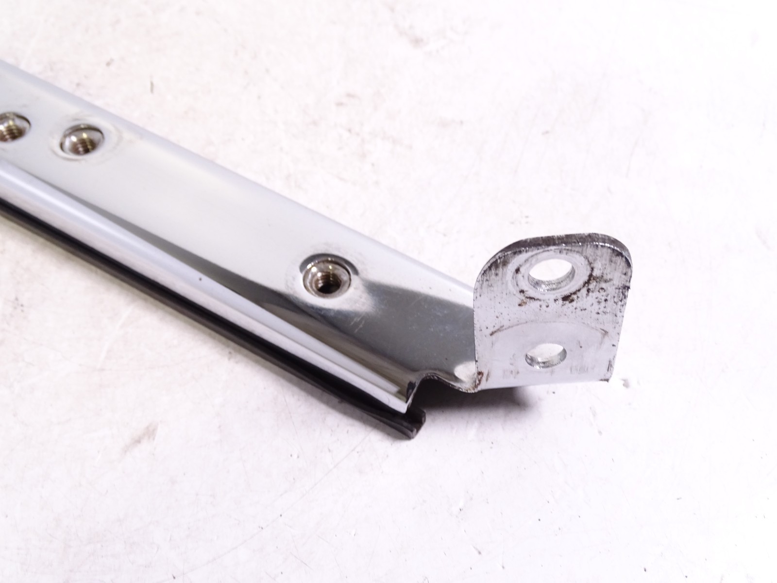 2001 Harley Road King Right Saddlebag Support Bracket 90720-79C