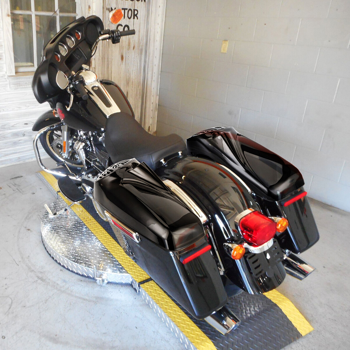 Vivid Black 8 inch Speaker Lids With Tweeter For Harley Touring 2014-2023 Models