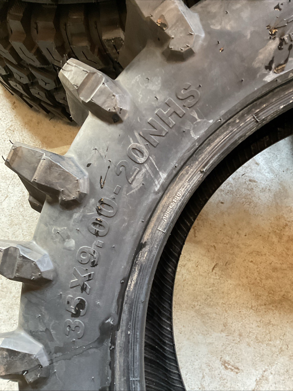 System 3 Off-Road® S3-0482 – XM310R Monster Mud Front/Rear Tire (35/9-20)