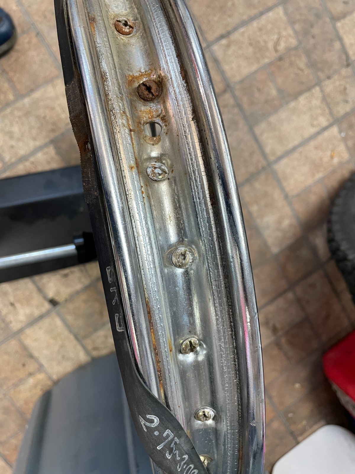 1975 Yamaha DT400 Front Wheel DT dt 400 SEE VIDEO