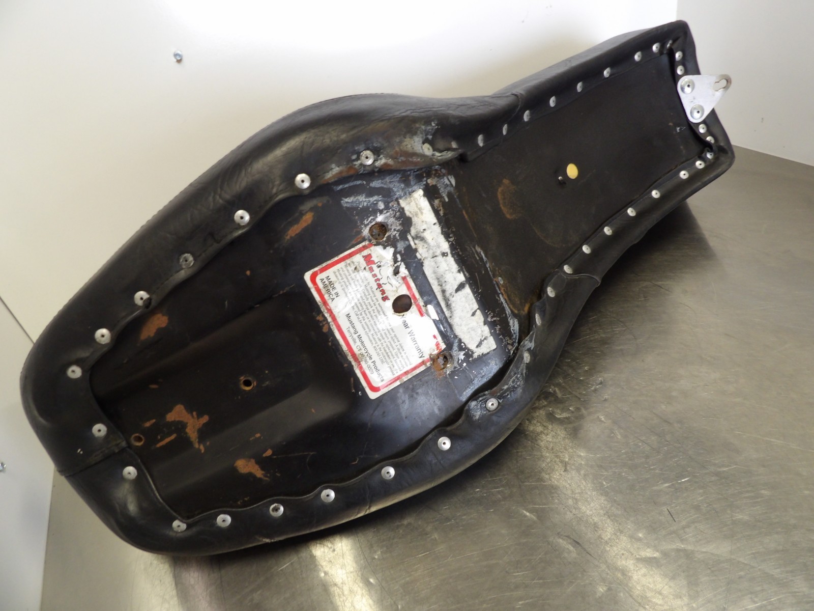 Mustang One-Piece Duke Seat for FX/FL Big Twin ’58-84
