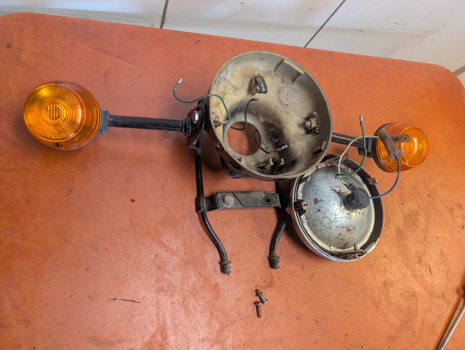 1980 Honda CM200 Front Headlight Headlamp Light & Housing Bucket CM185