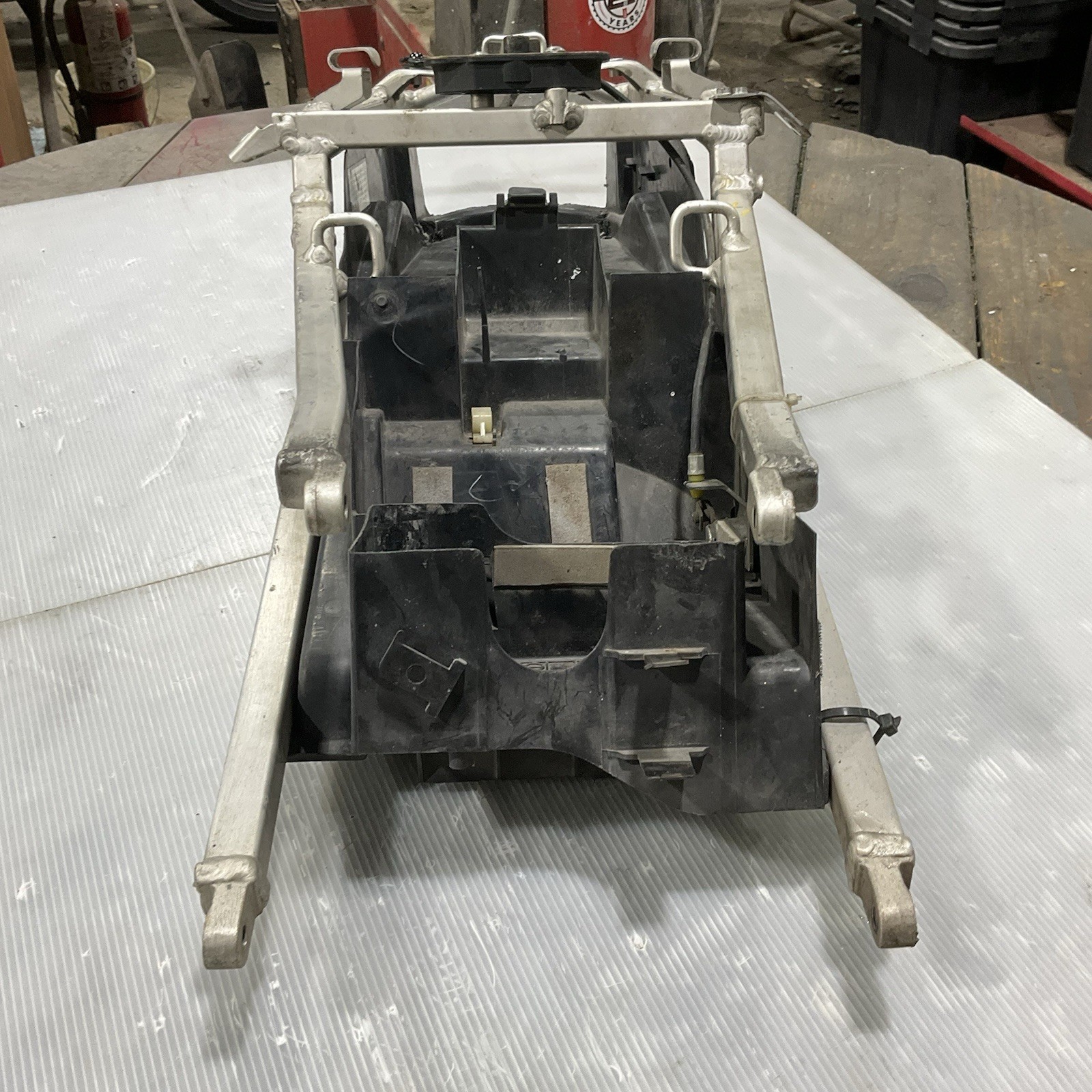 2001-2003 SUZUKI GSXR 600 750 01-02 GSXR 1000 OEM REAR SUBFRAME W/ Battery Tray