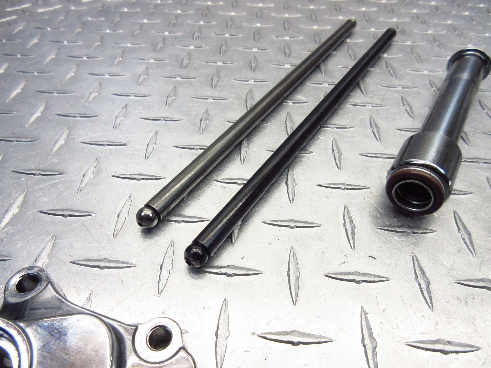 2002 02 HARLEY DAVIDSON FXDL DYNA LOW RIDER REAR PUSHRODS COVER BOLTS LIFTER