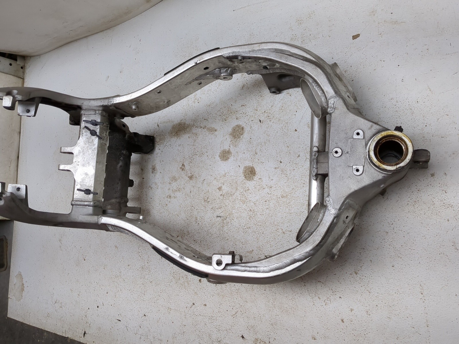 99-07 Suzuki Hayabusa GSX1300R Main Frame Chassis STRAIGHT SLVG