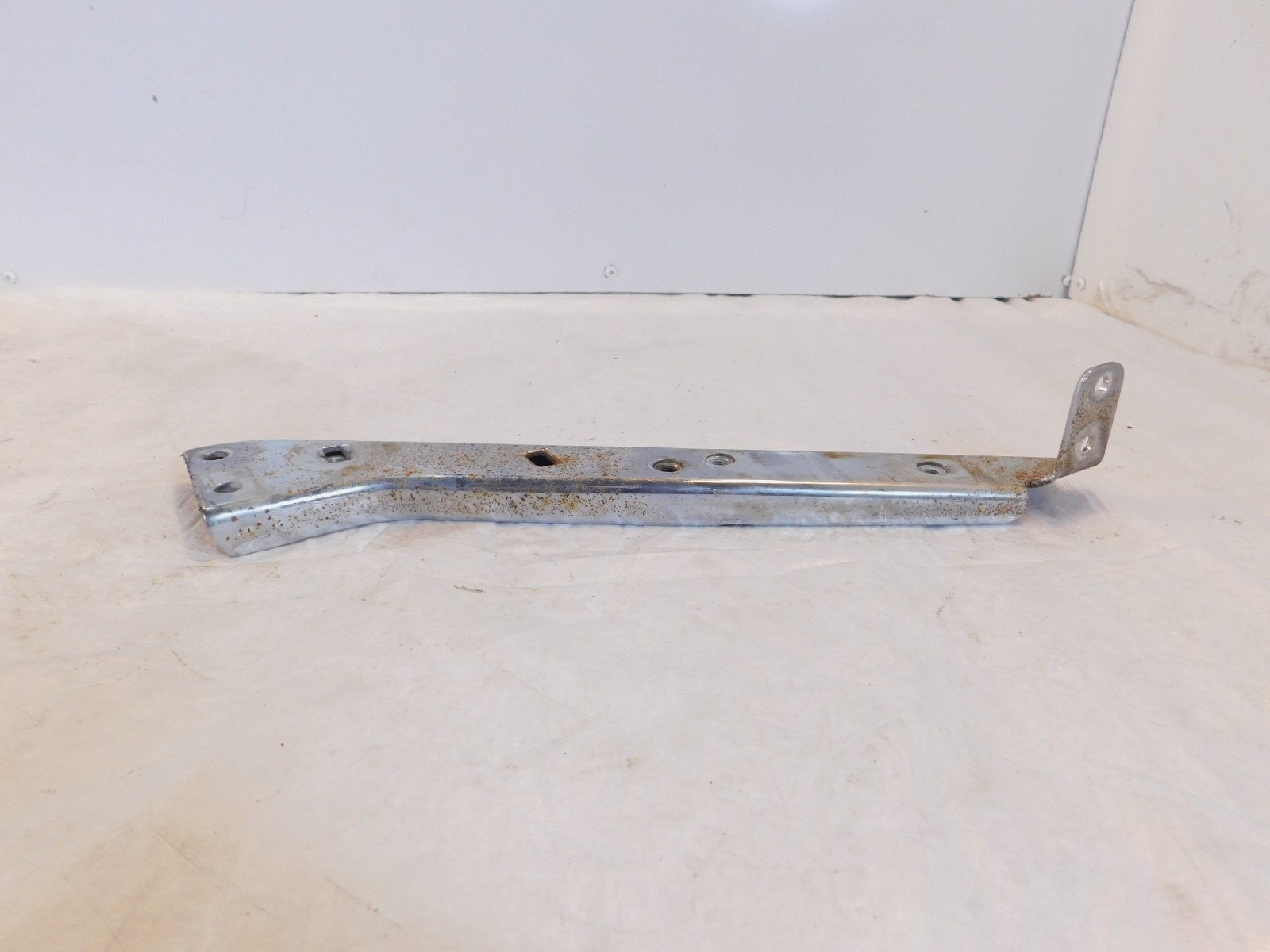 Harley Electra Glide & Road King Right Saddlebag Rail Support Bracket Guard