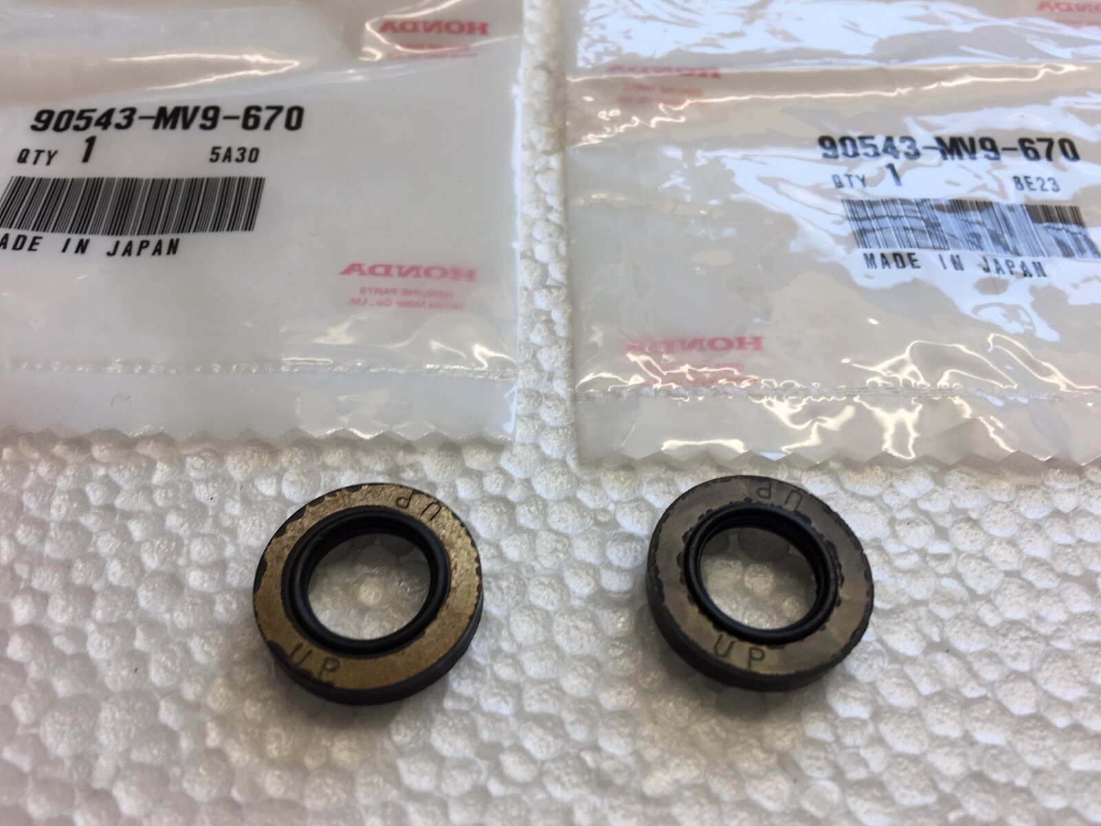 Honda NSF250R Moto3 Cylinder Head Cover RUBBER, MOUNTING 90543-MV9-670