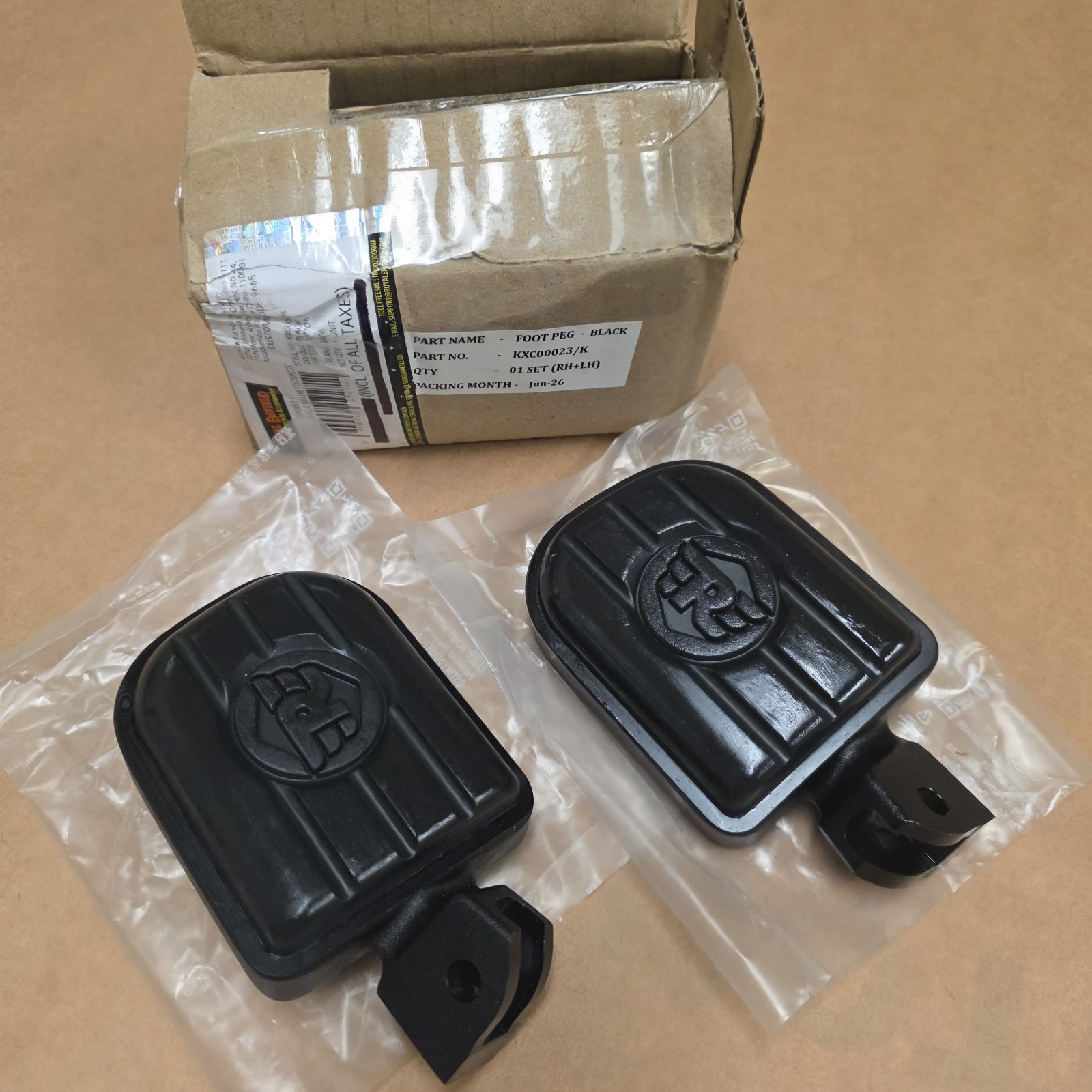 Genuine OEM Royal Enfield Deluxe Footpegs Black – Meteor/Goan/Classic/Bullet