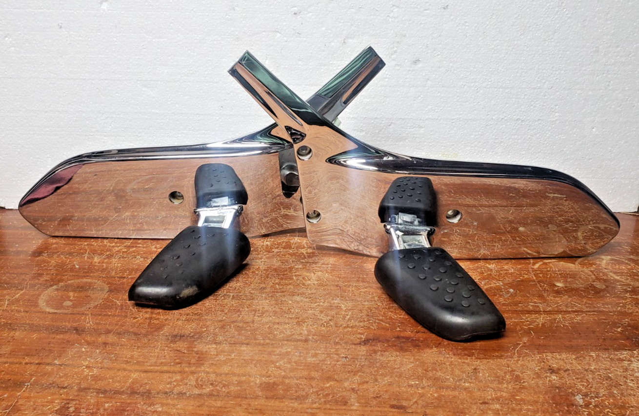 BMW K1200LT Passenger Rear Footrest Support Plates Brackets Pair L&R OEM