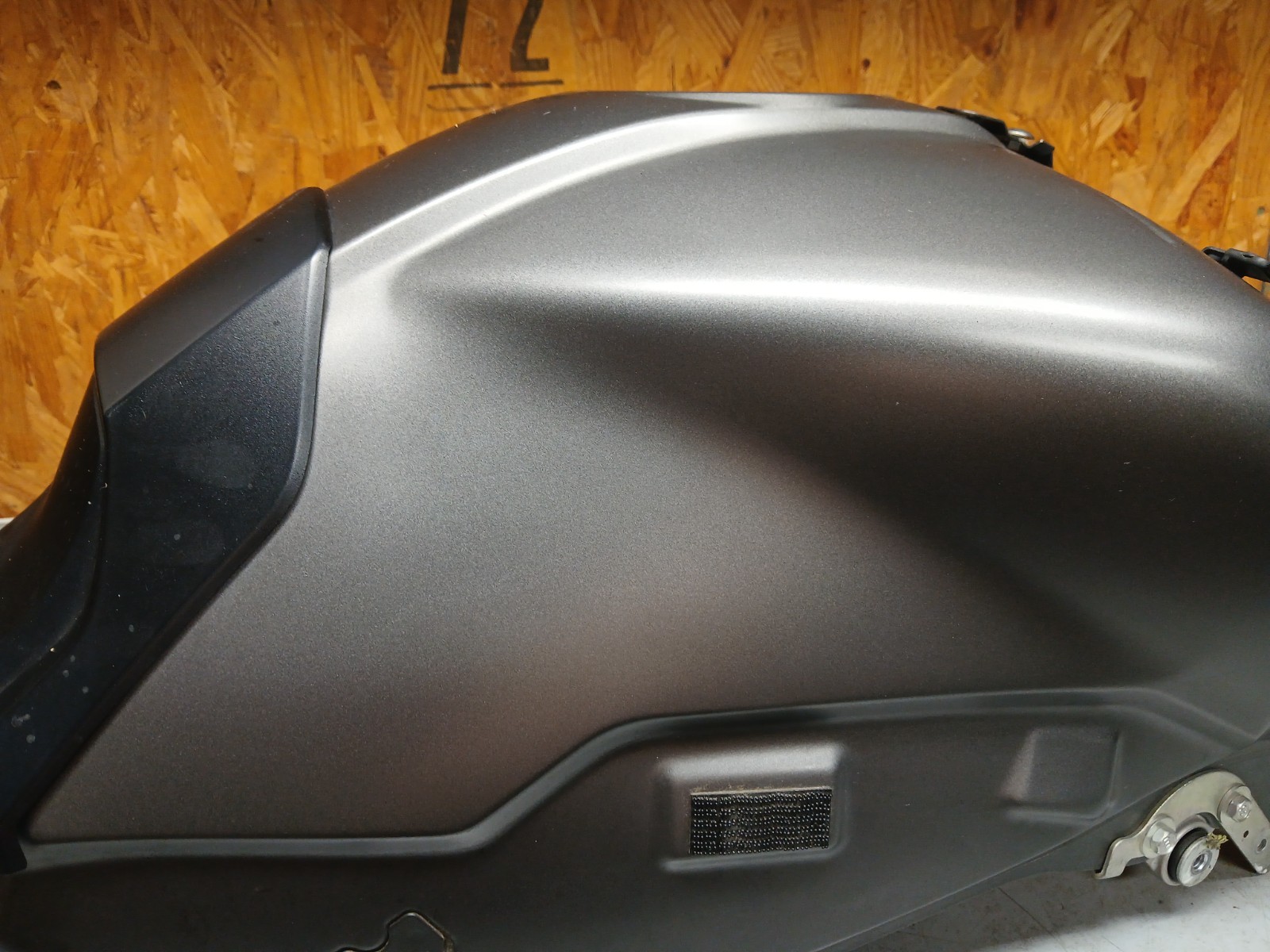 2015-2020 Yamaha FJ-09 Gas Tank Fuel Cell Petrol Reservoir OEM 15-2020 2015