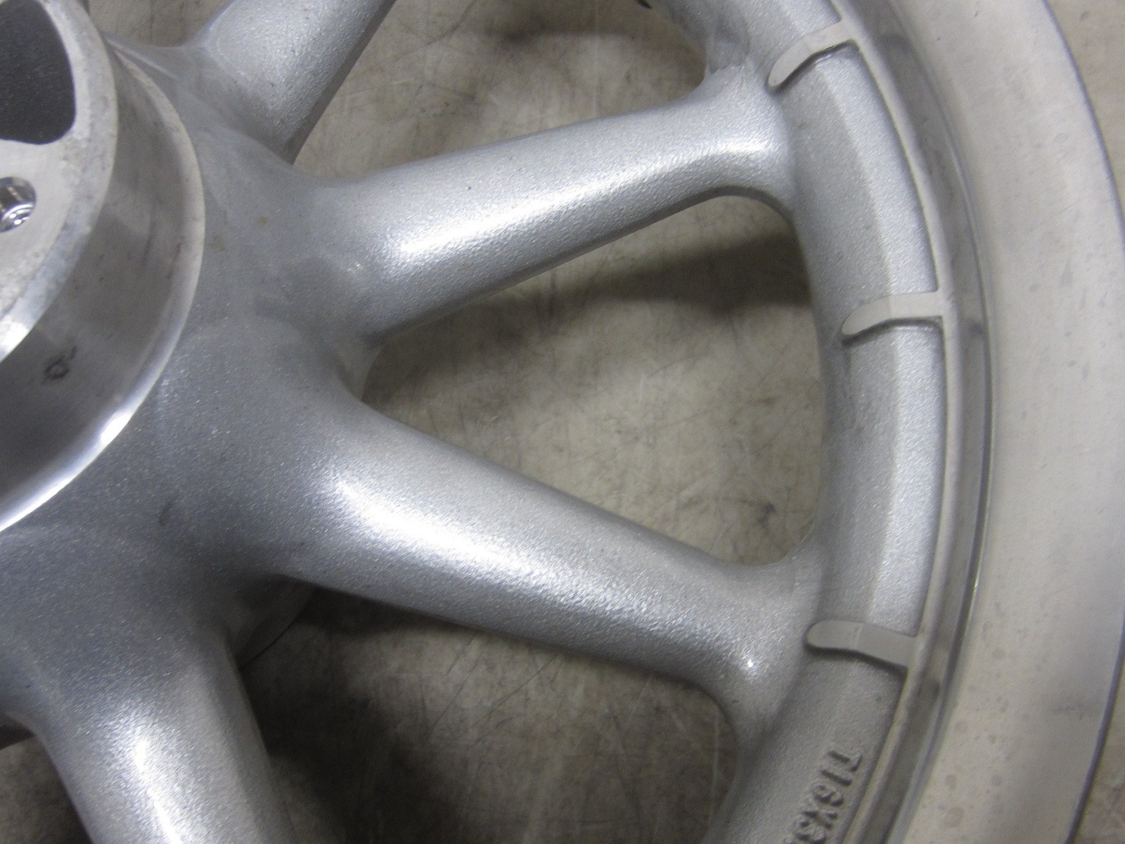 Harley ’00-’07 Touring 9 spoke 16″ front wheel, 43381-00 nice shape, used #4413