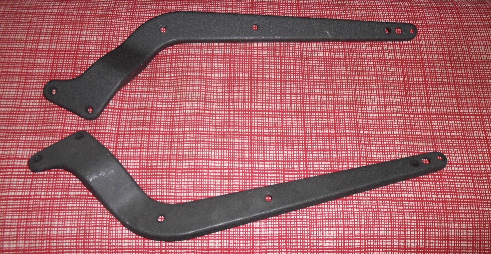 2X RH- LH OEM HARLEY FENDER SUPPT, LT REAR, BLK WRI 60069-98