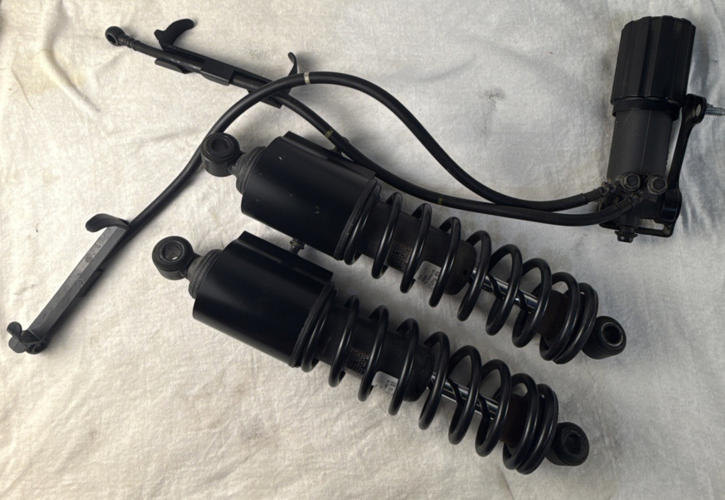 HARLEY DAVIDSON GENUINE 13 IN TRI GLIDE SHOCK ABSORBER SET 54000144