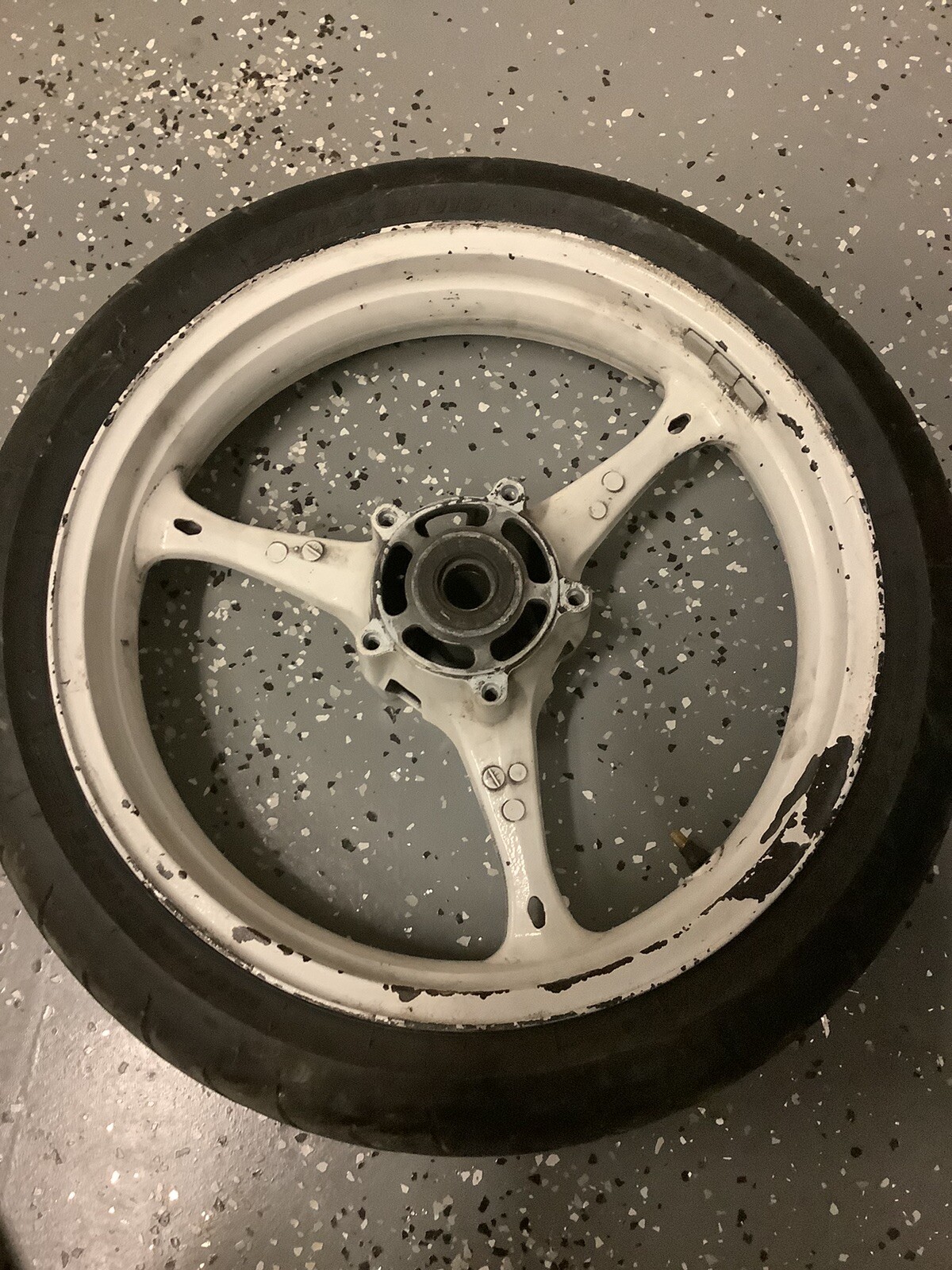 2005 2006 SUZUKI GSXR 1000 FRONT WHEEL RIM Tire Not Included Straight