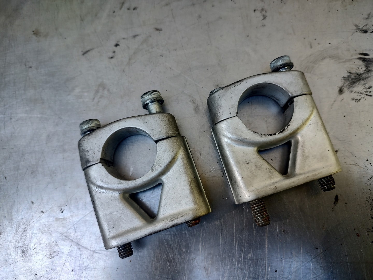 Handle bar mounts S2R 1000 Monster 05 06 07 Ducati #X1