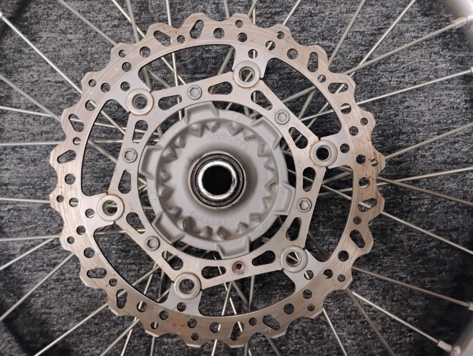 Yamaha YZ 21″ Factory OEM Front Wheel Assembly – 21×1.60 – EXCELLENT CONDITION