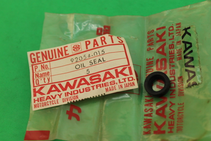 NOS Kawasaki Oil Seal 1974-1975 G4TR 1976 KV100 PART# 92054-015