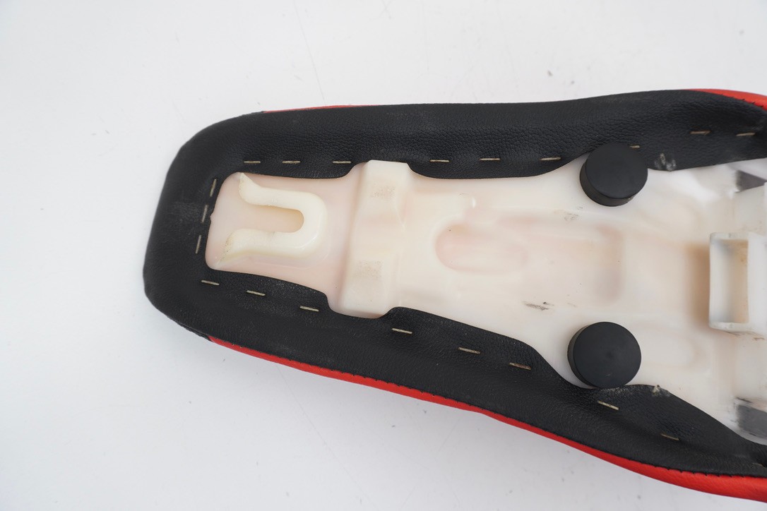 2006 CRF450R Complete Seat Assembly OEM Red/Black Cover Honda CRF 450R #5