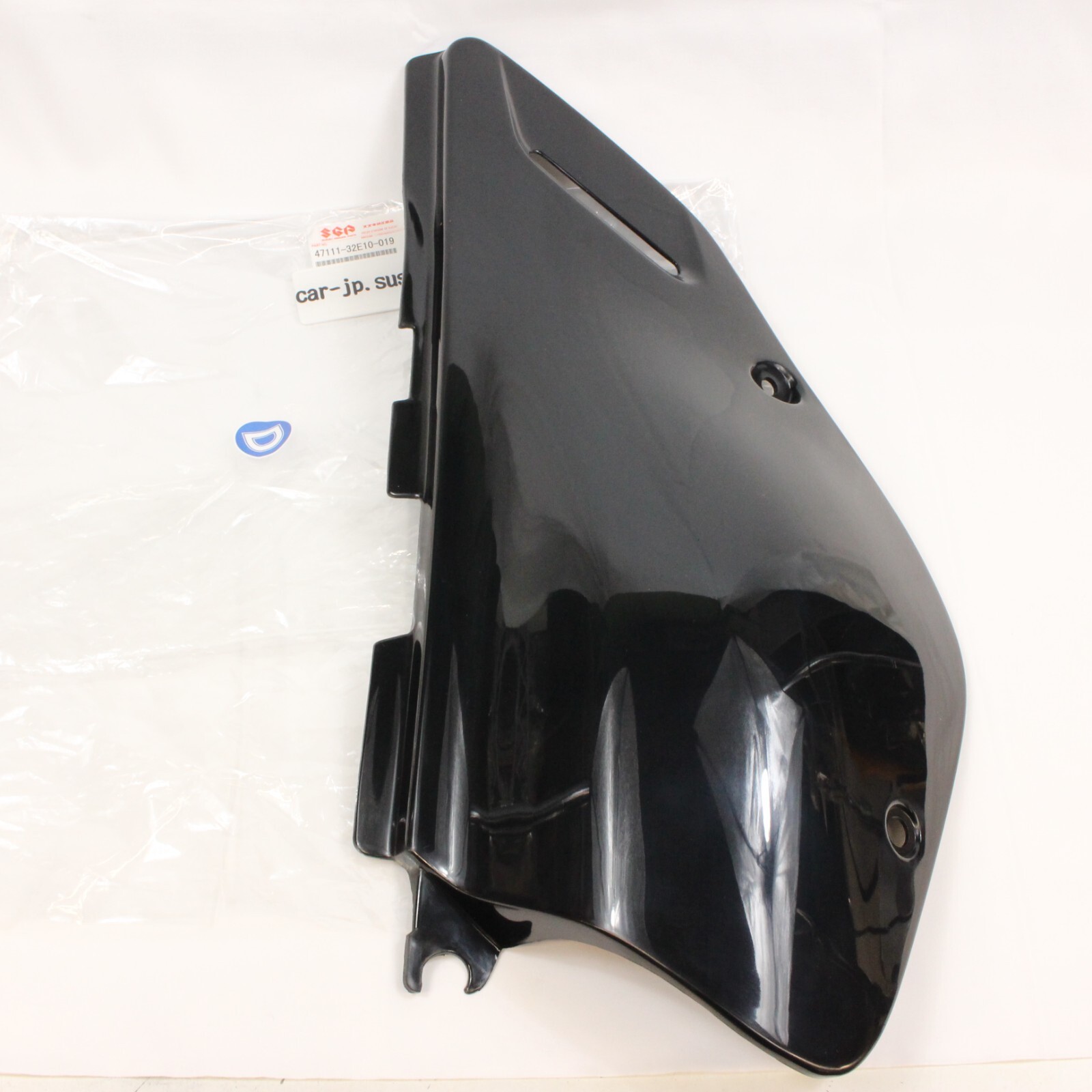 SUZUKI OEM 96-23 DR560SE BLACK SIDE FRAME COVERS L&R Set 47211 & 47111-32E10-019
