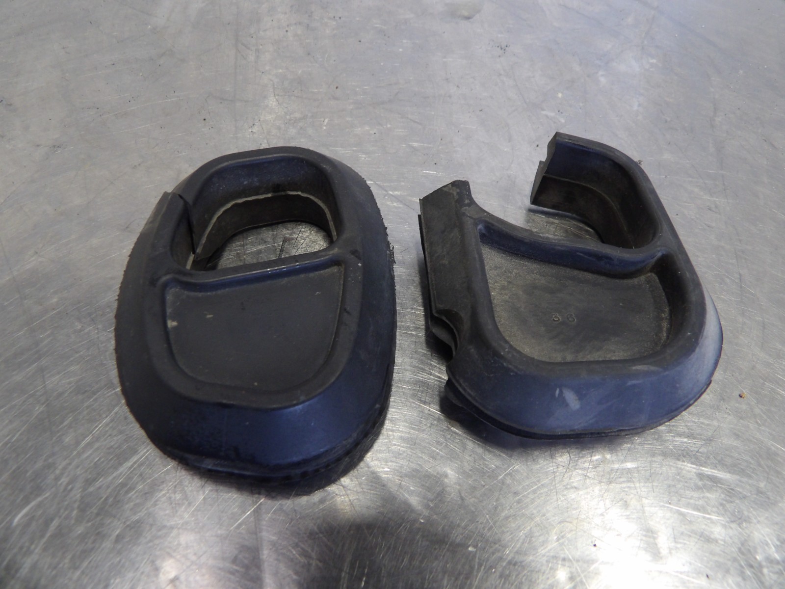 12 Harley Dyna Street Bob FXDB front frame steering neck rubber plugs 11580A