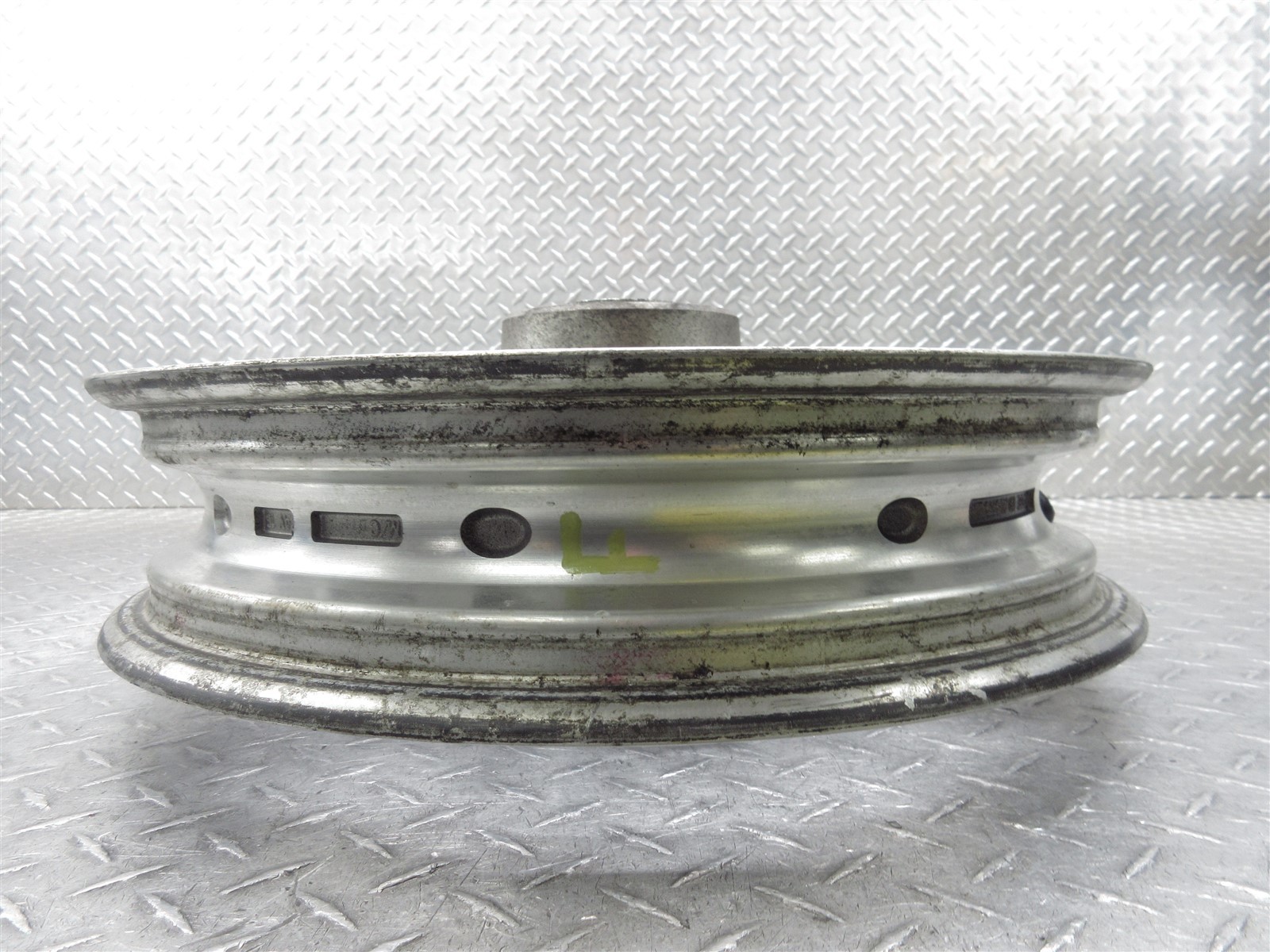 2008 08 Harley FLHTCUI Electra Glide Ultra Classic OEM Front Wheel Rim Vid 16×3