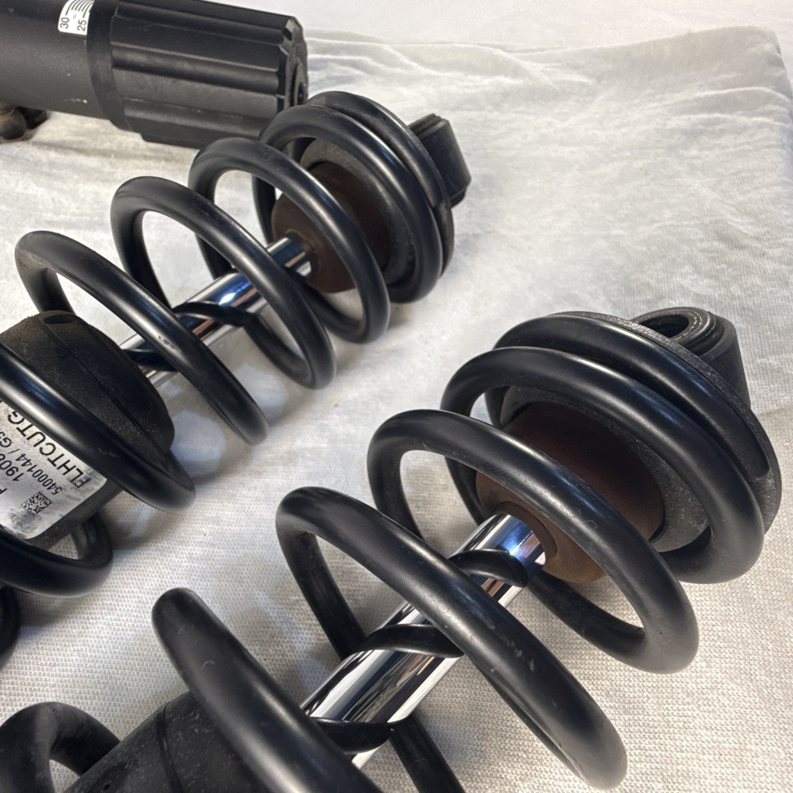 HARLEY DAVIDSON GENUINE 13 IN TRI GLIDE SHOCK ABSORBER SET 54000144