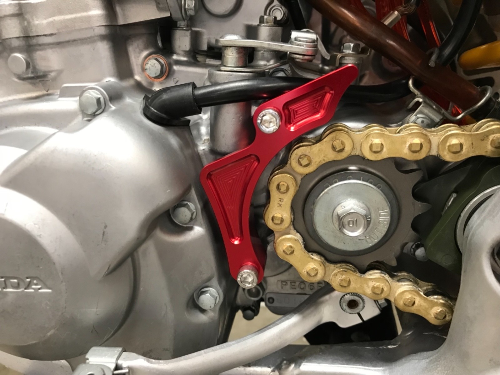 NEW Billet Case Saver Red HONDA CRF450R 02-07 CRF450X 05-17 Sprocket Guard