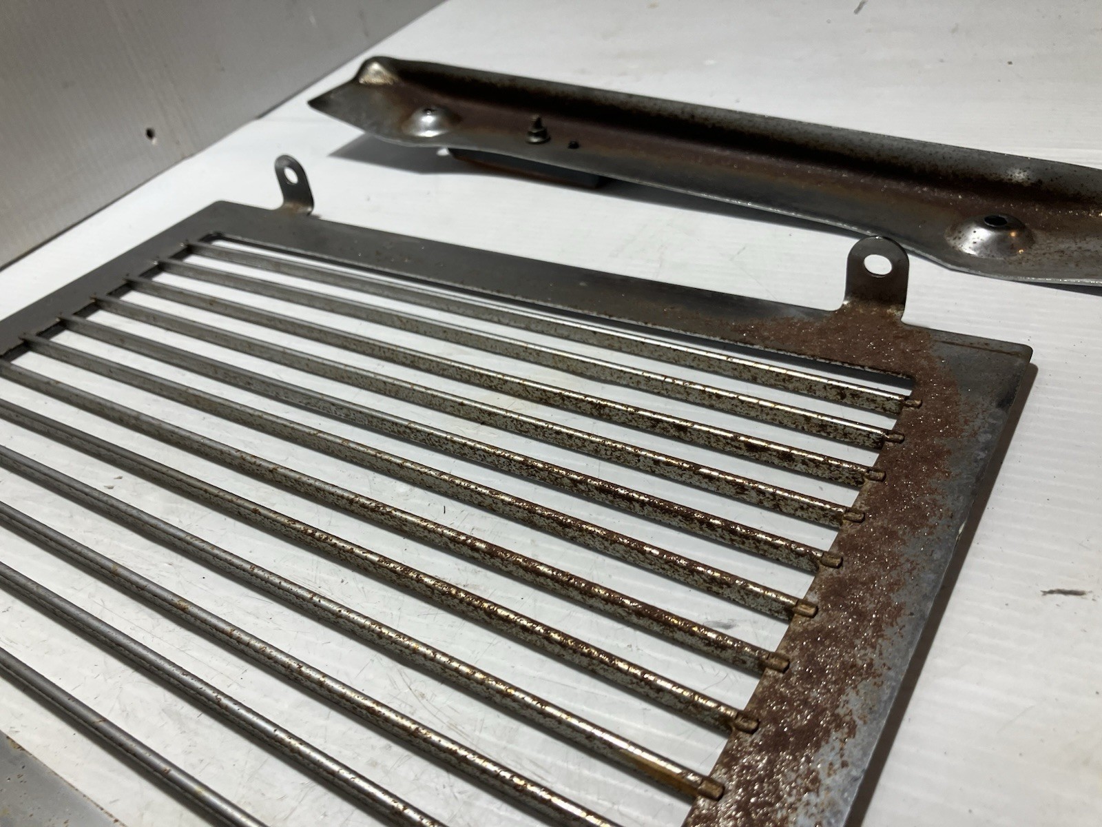 1998 Yamaha Royal Star Deluxe 1300 Radiator Shroud/ Trim (see pics/rust) (Oem)