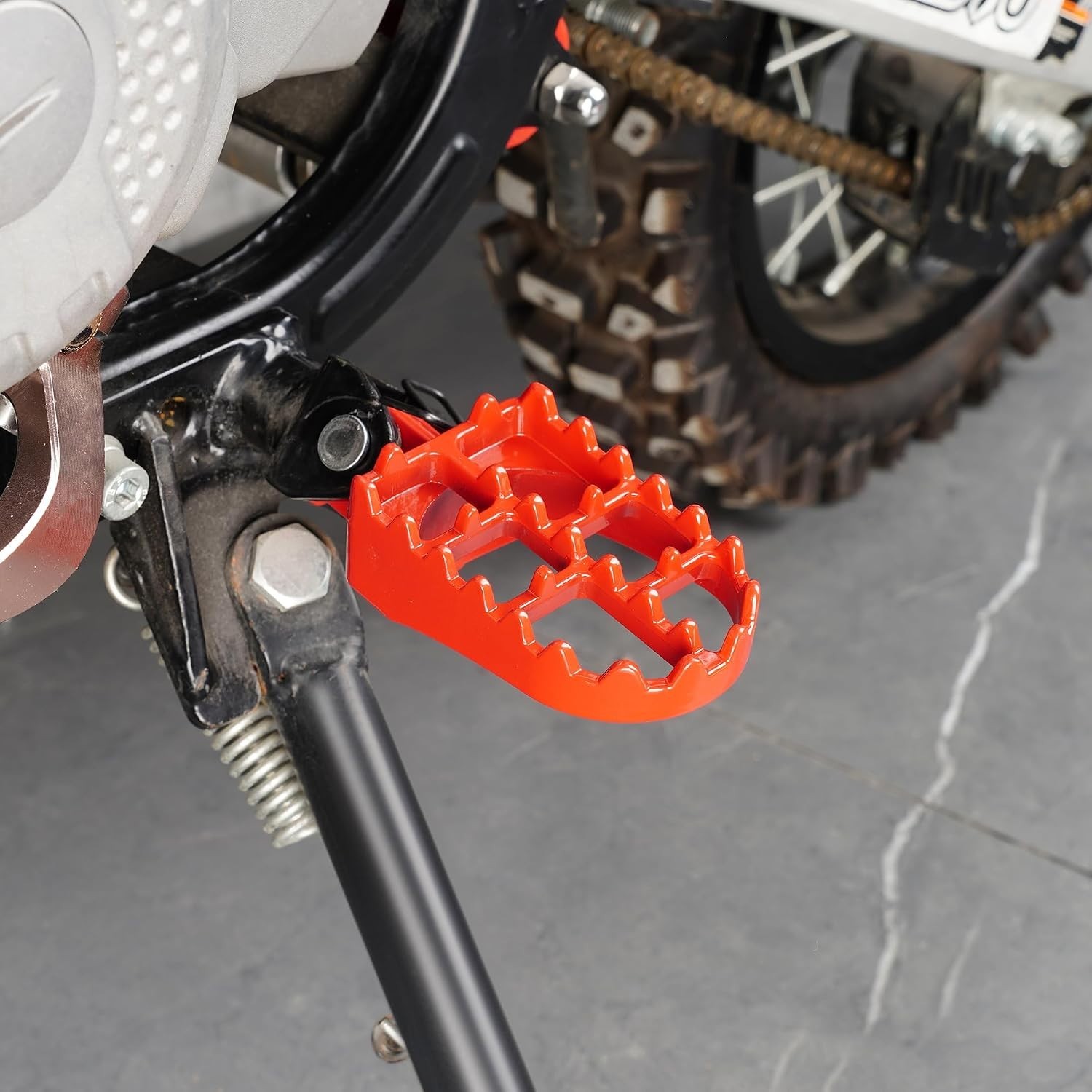 High-Quality Red Dirt Bike Foot Pegs for 50CC-125CC – Durable & Easy to Install