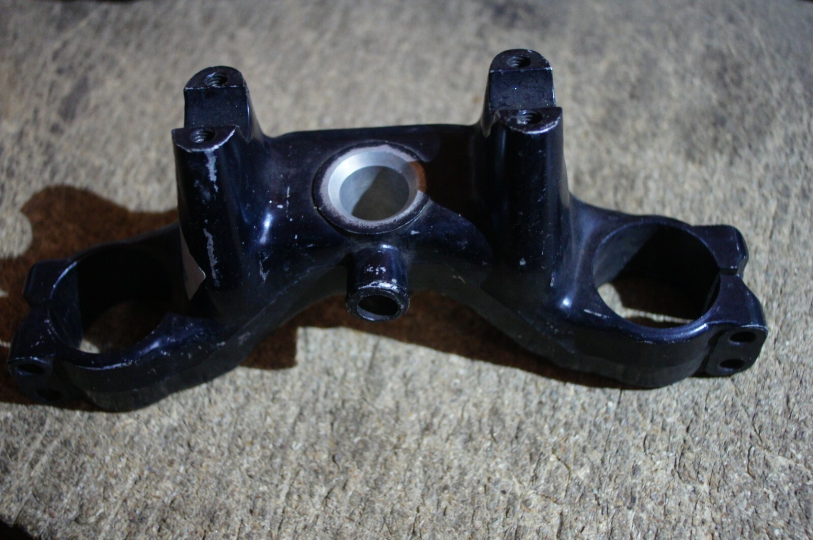 YAMAHA GENUINE YZ250J YZ250 82 TOP UPPER STEERING STEM YOKE 5×5-23435-00-98 NOS