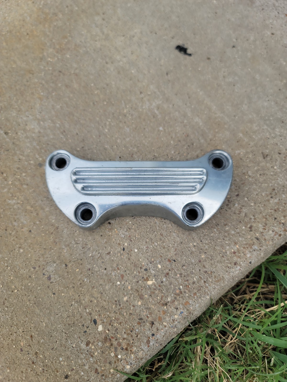 H-D 1″ Dia HANDLEBAR TOP CLAMP Aluminum #56567-86B
