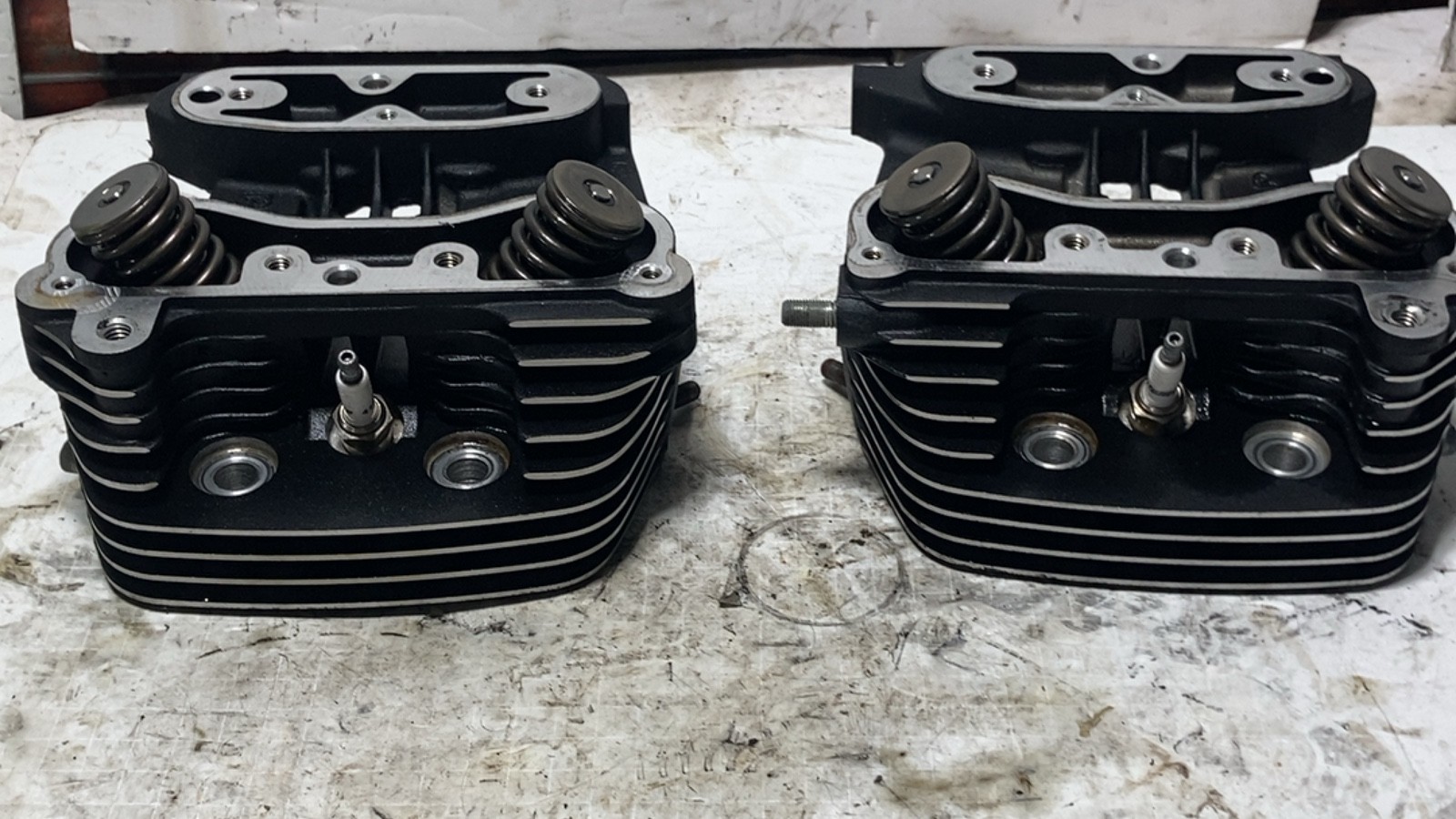 91-03 Harley Sportster XL 1200 OEM Cylinder Head Set Pair Front and Rear Black