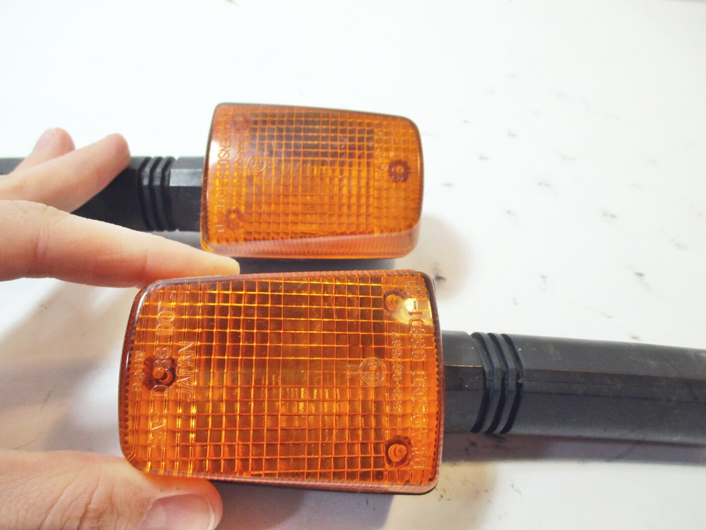 SUZUKI GSF1200 FRONT RIGHT & LEFT TURN SIGNAL 35601-29EC0 GSF 600 1200 BANDIT lm