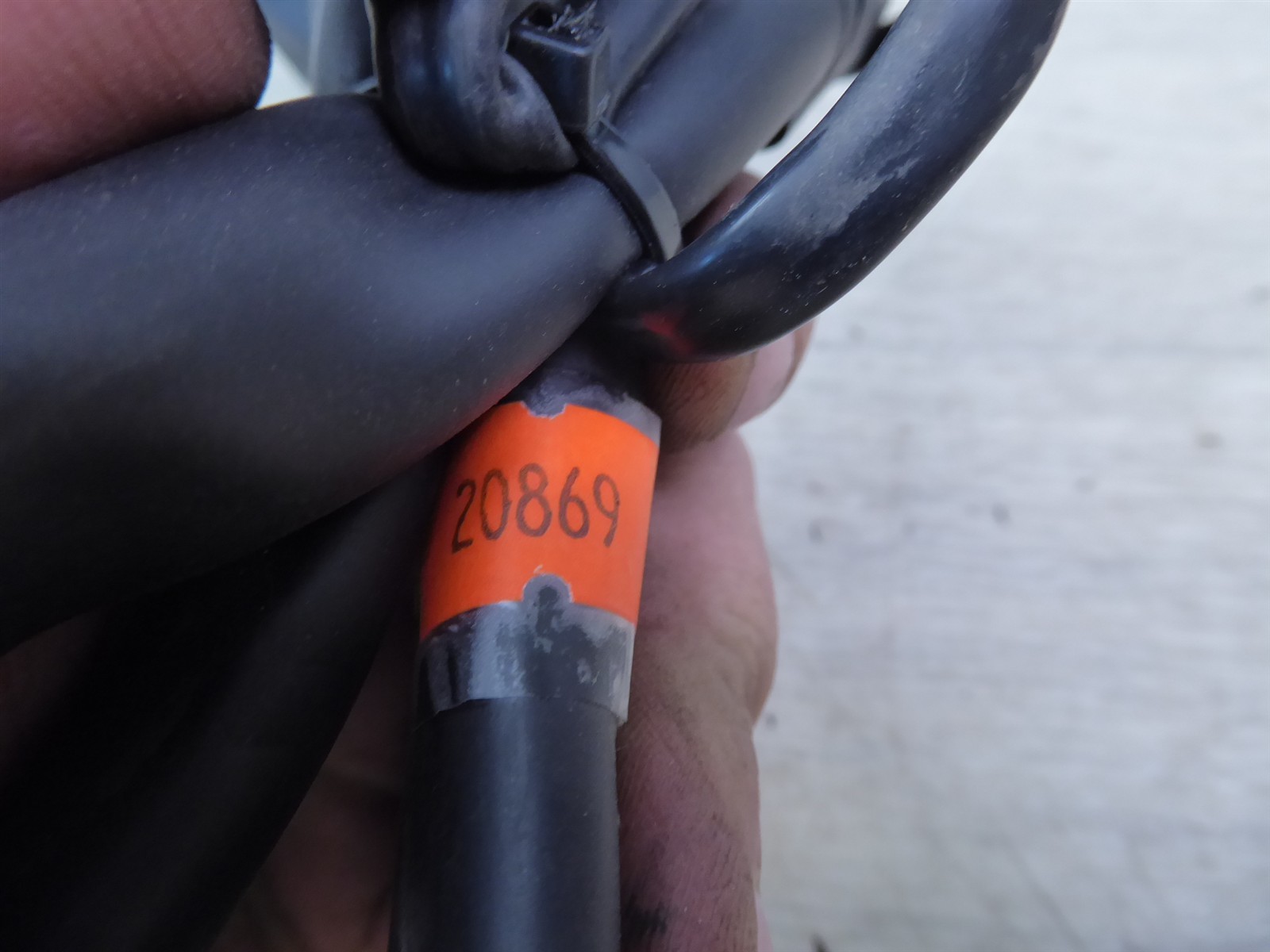 2000 Honda CBR600 F4 H20869) left hand control switches horn button choke lever
