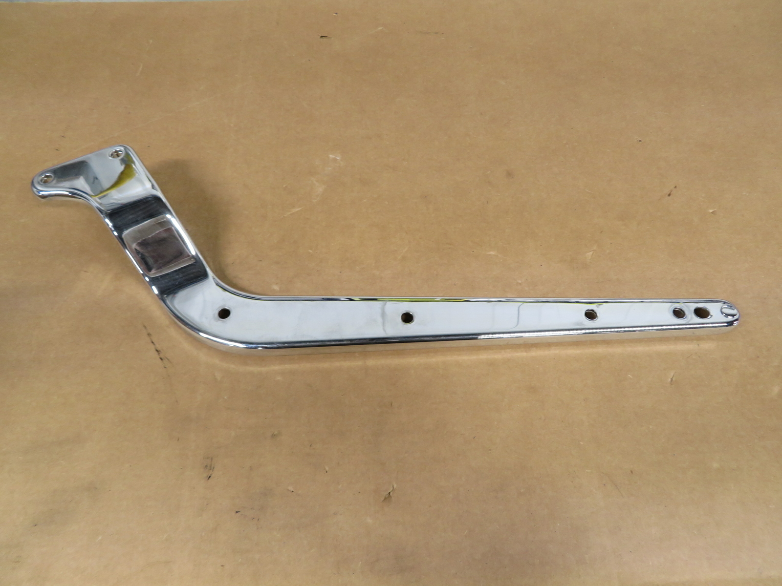 EB1060 2004 04 HARLEY DAVIDSON FLSTC SOFTAIL RIGHT REAR FRAME TRIM CHROME