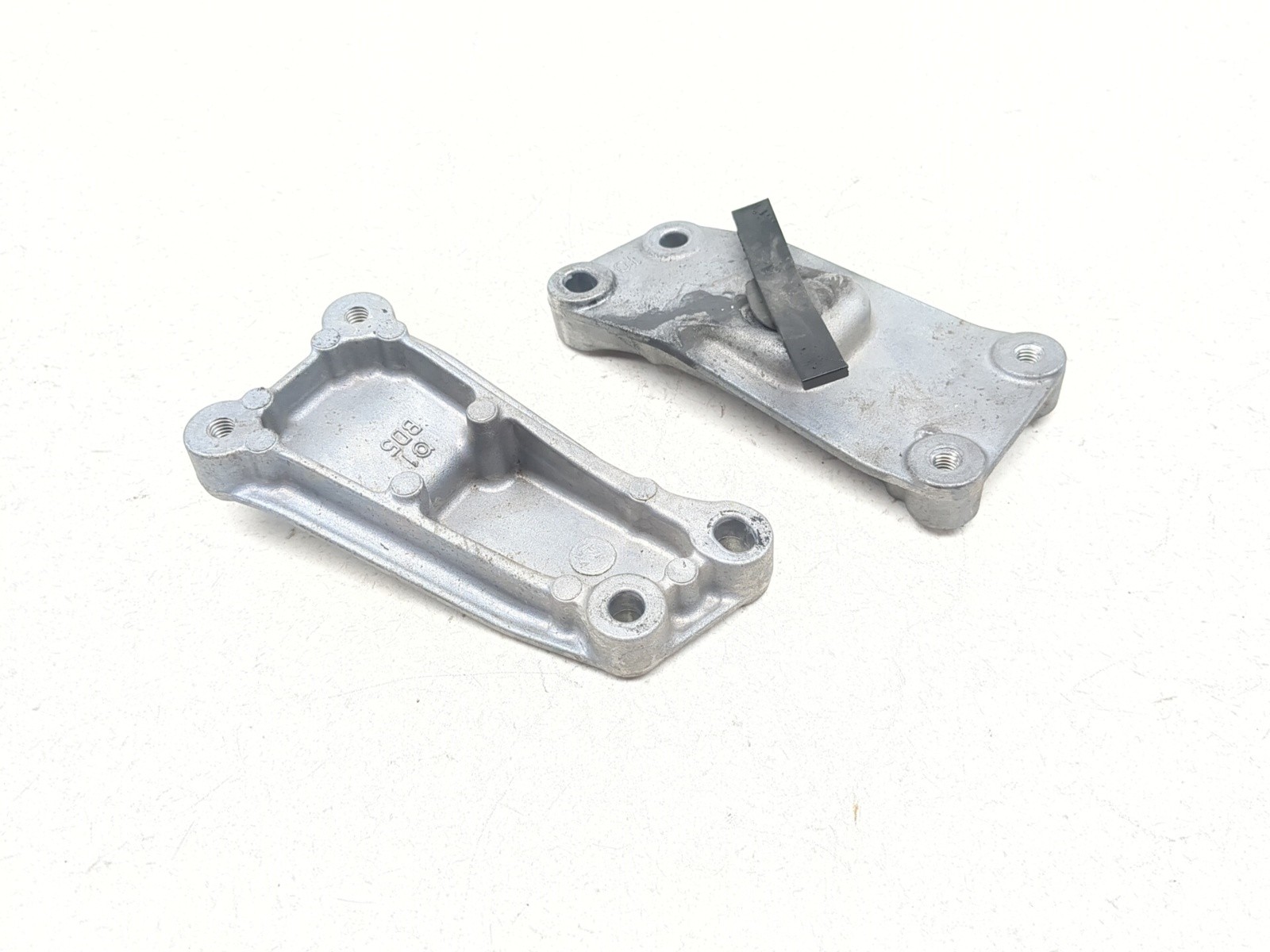 18-22 Yamaha Niken MXT850 GT Front Left & Right Fuel Tank Mount Brackets