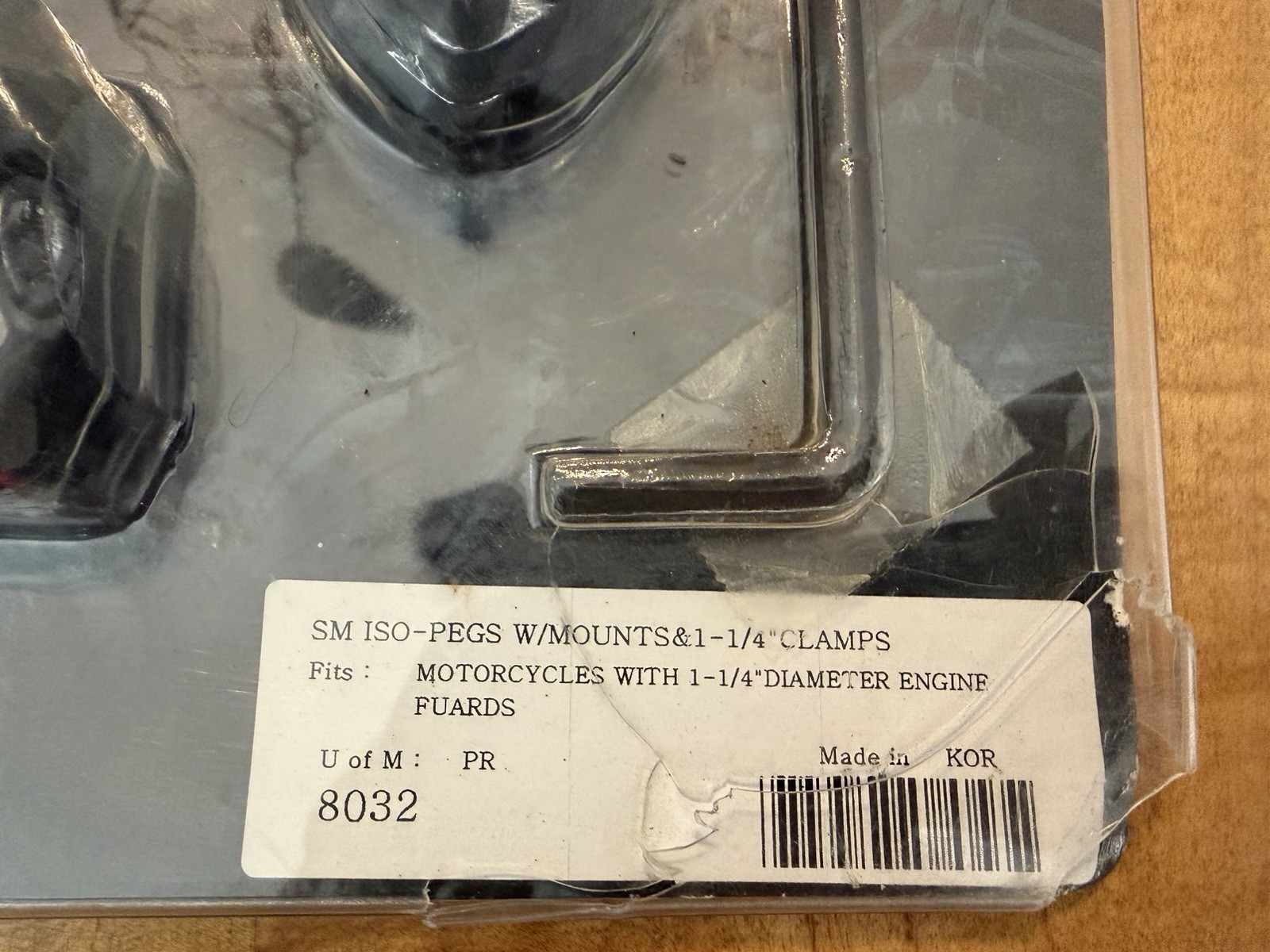 Kuryakyn 8032 Magnum Quick Clamp 1-1/4in with Small ISO Highway Peg Pair