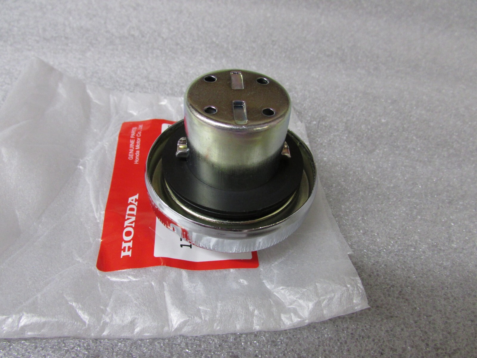 NOS 68-78 HONDA Z50A Z50 MINI TRAIL 50 OEM FUEL TANK GAS CAP 17620-165-643