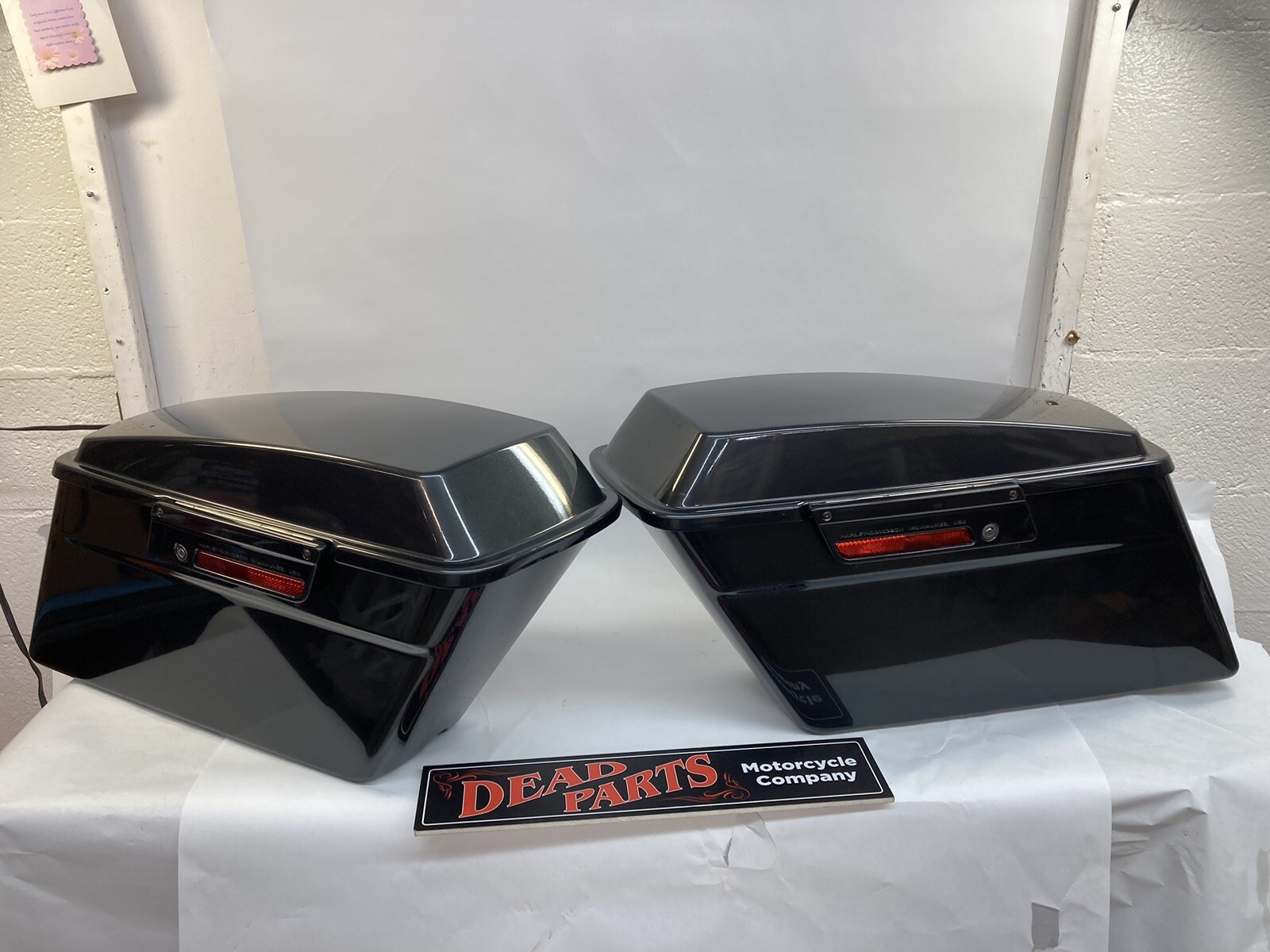 Harley gray silver OEM 2006 2007 FLTR FLHX nice saddlebags bags Look