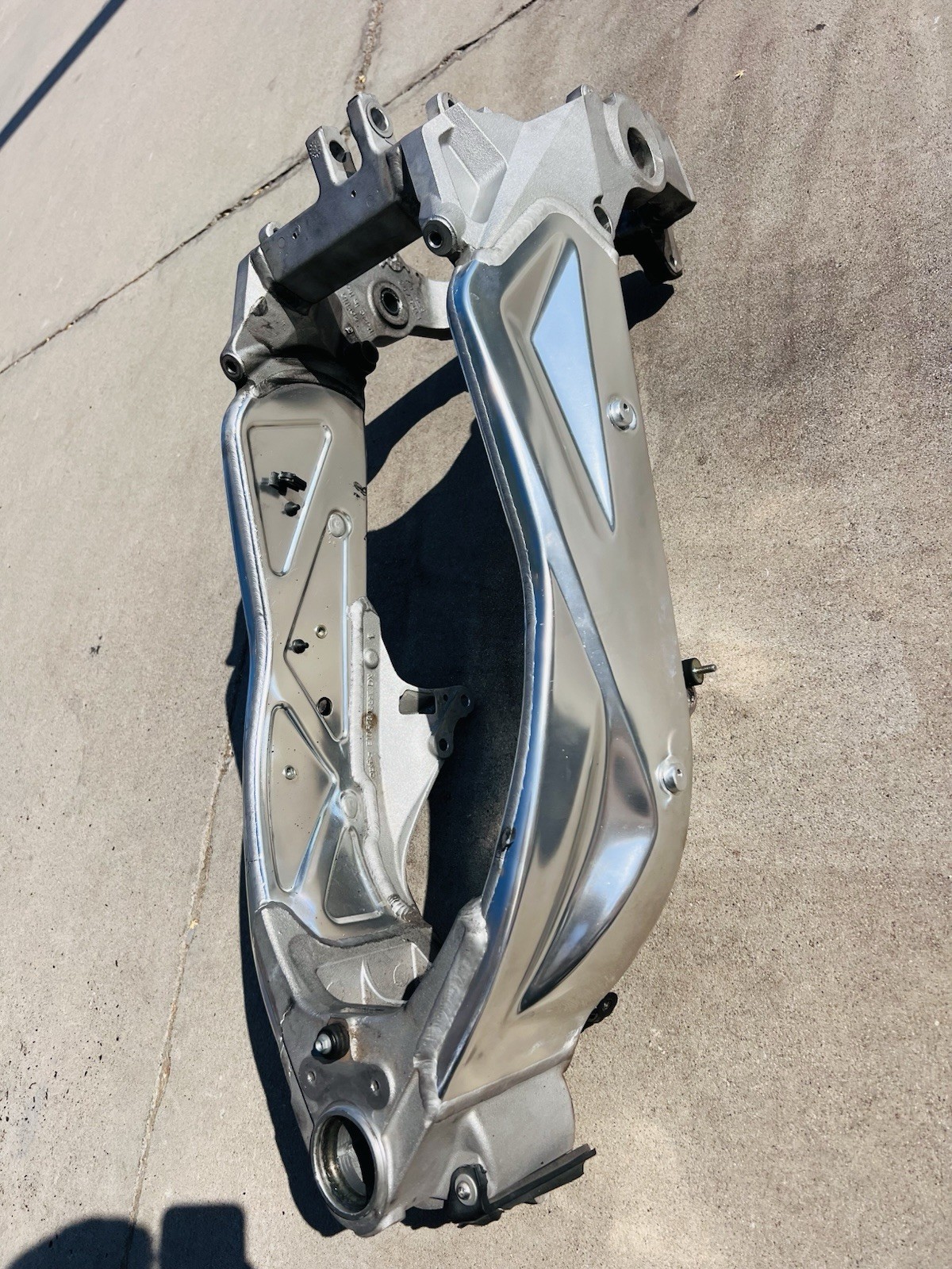 Aprilia Tuono 06-07 RSV 1000 04-09 Main Frame Chassis DAMAGE SLVG AP8145075