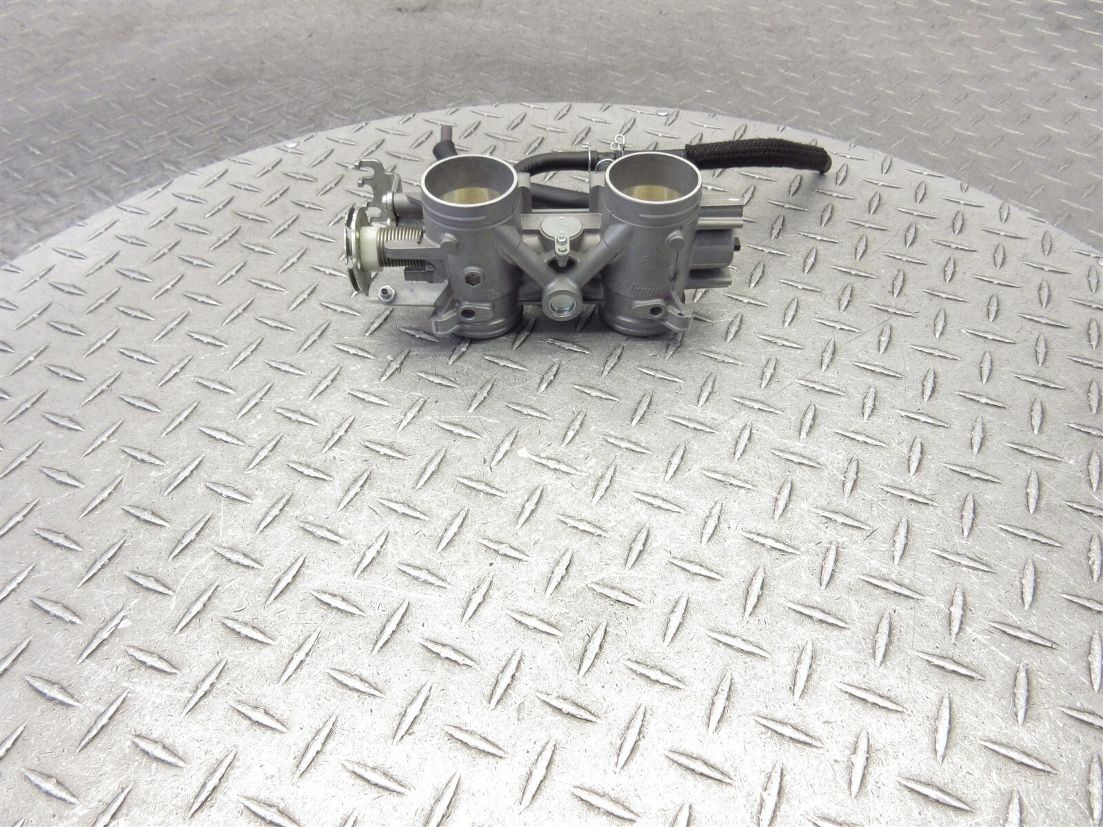 2023 22-23 Yamaha YZFR7 YZF R7 Throttle Body Bodies Intake Valve Housing BARE