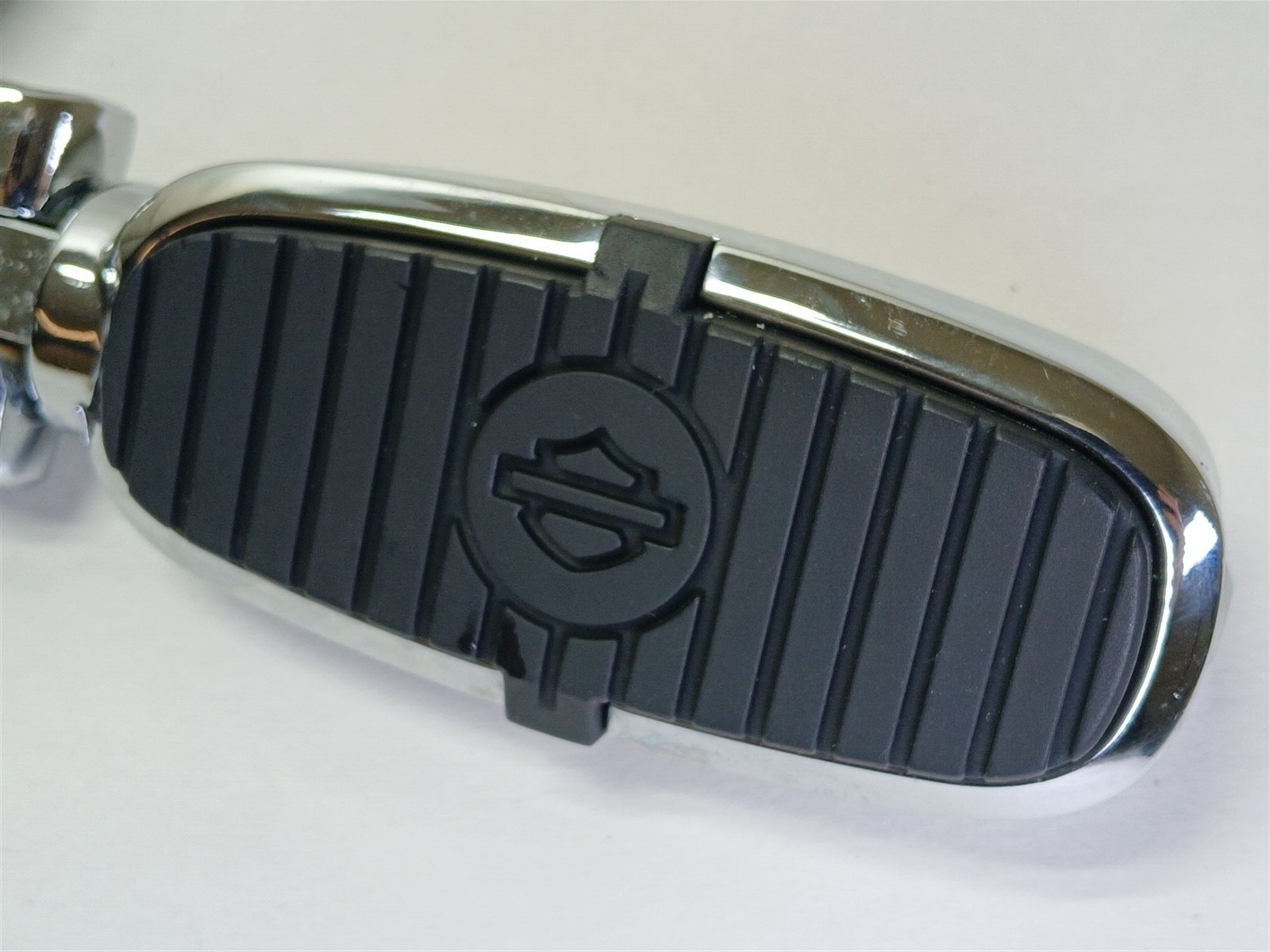 Harley-Davidson Crested Bar & Shield Footpegs w/ 360 Degree Highway Mounts