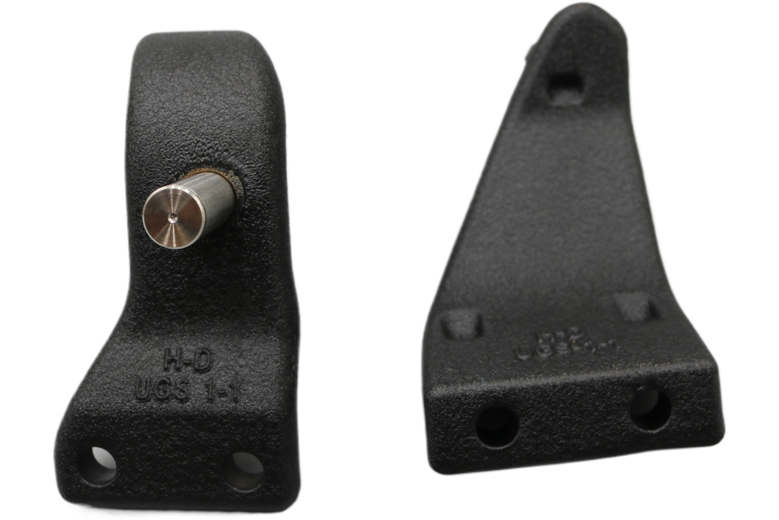 50667-07 50666-07 NEW OEM 2007-2017 HARLEY-DAVIDSON DYNA FOOTPEG MOUNTS PAIR