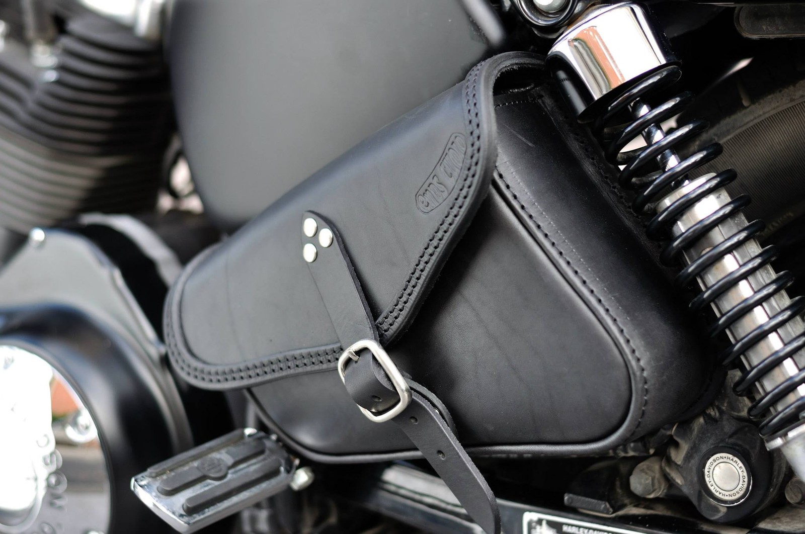 SADDLE BAG HARLEY DAVIDSON SPORTSTER 883 ,1200 MODELS ITALIAN LEATHER QUALITY
