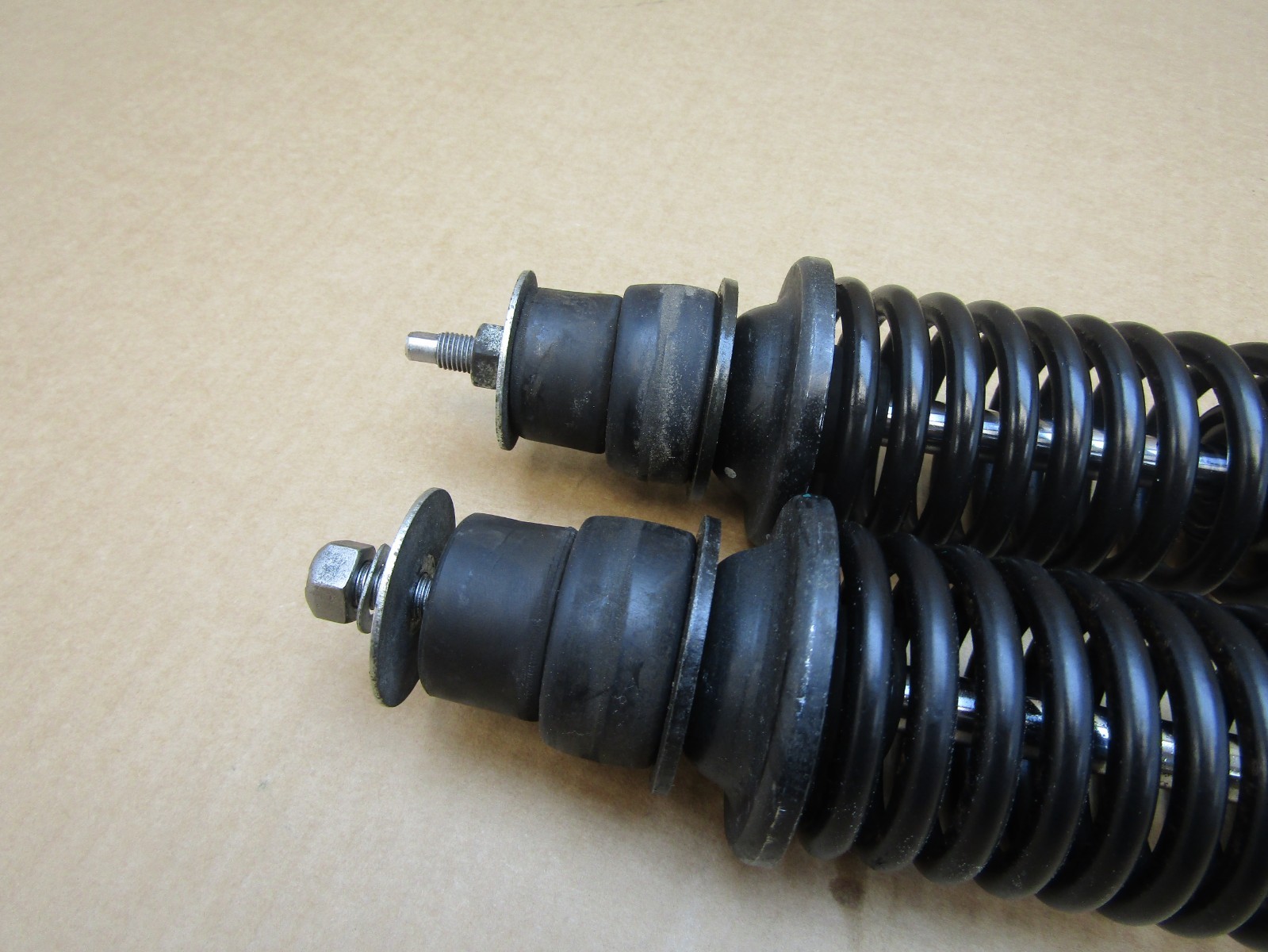 Piaggio Vespa GTS 125 Super ABS 2018 5,244 miles rear shocks pairs (11128)
