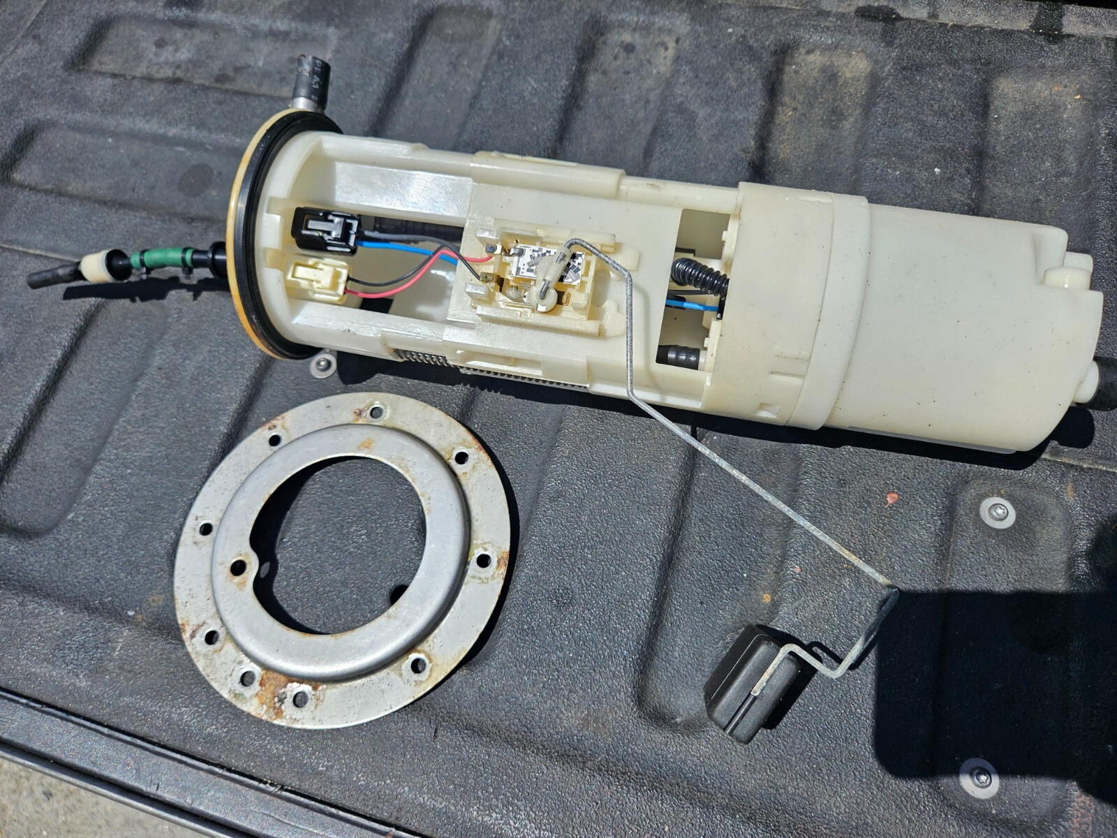 YAMAHA FX CRUISER MR-1 ELECTRONIC FUEL INJECTION PUMP W SENDING UNIT FLOAT