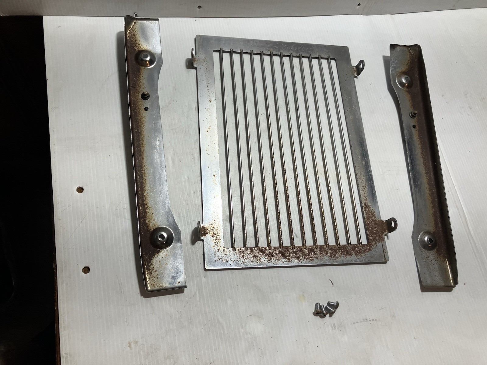 1998 Yamaha Royal Star Deluxe 1300 Radiator Shroud/ Trim (see pics/rust) (Oem)